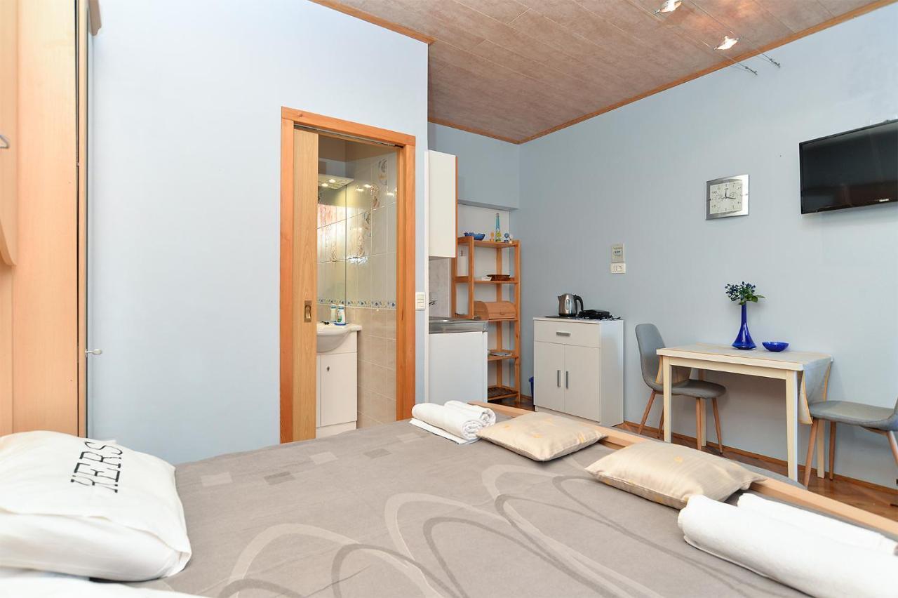 Apartments Jasna 1128 Fazana Exterior photo